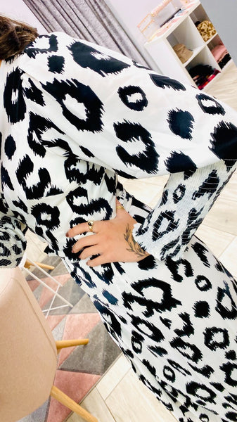 Black and White Leopard Wrap